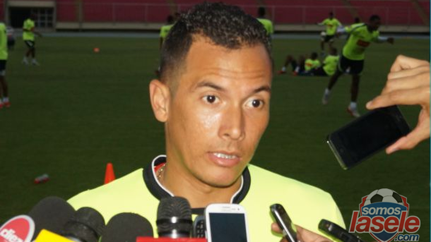 La ausencia de Blas Pérez provoca un debate en el 11 titular