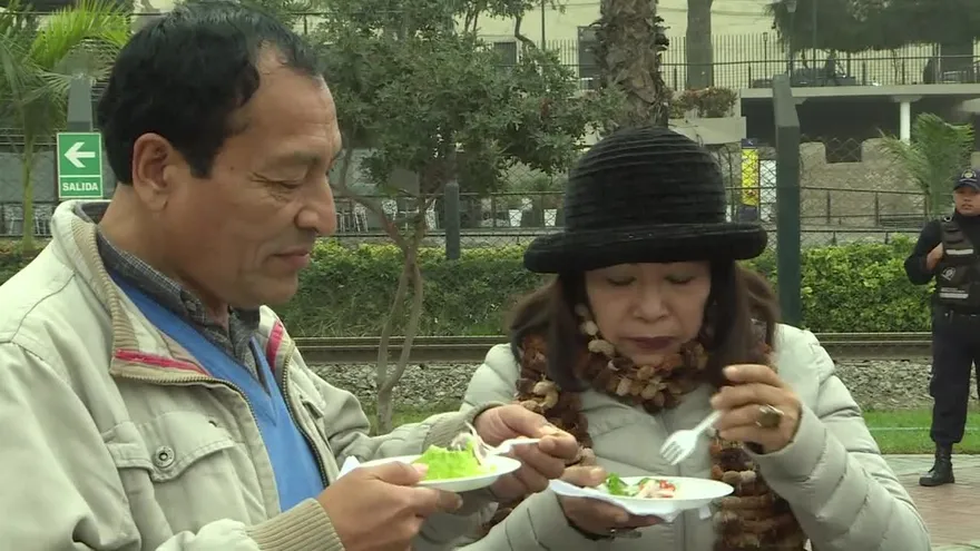 Cebiche gratis en el día del plato nacional de Perú