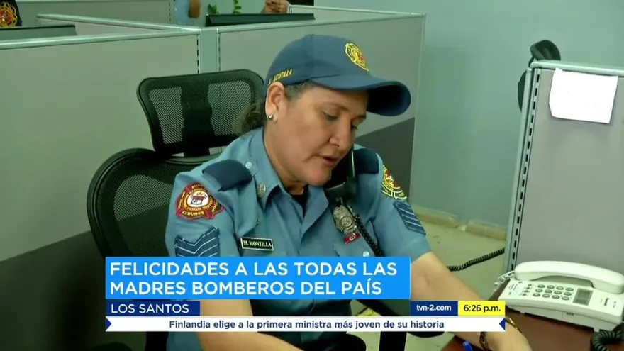 El orgullo de una familia al tener una madre 'bombera'