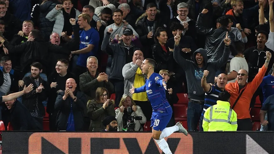 Hazard clasifica al Chelsea en Copa de la Liga a costa del Liverpool