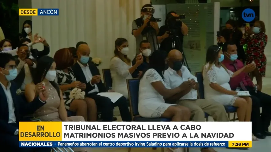 Unas 20 parejas se unen en matrimonio civil en ceremonia masiva