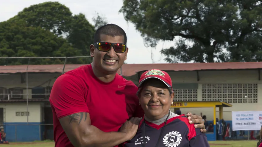 Yolanda Acosta - Los Pollitos de Mama Yoli