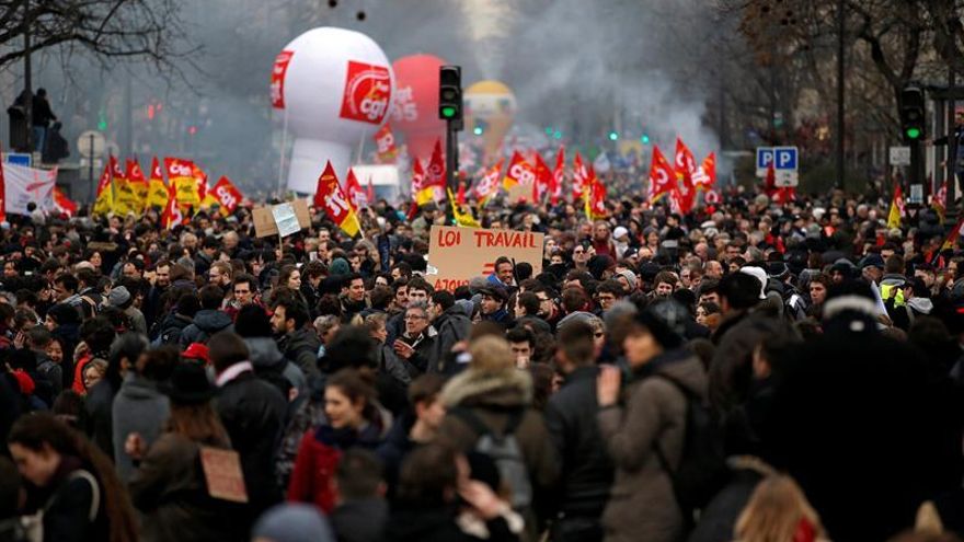 Protesta contra la reforma laboral gubernamental ayer en Burdeos, Francia.