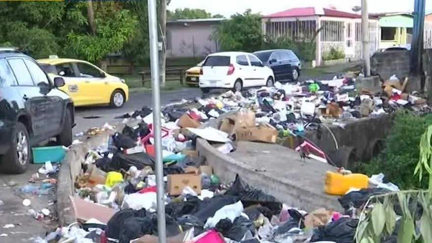 Residentes de Santa Marta piden más tanques de basura