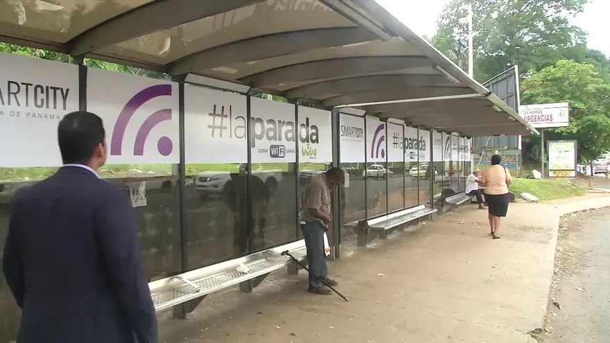 ¿Cómo acceder a internet en las paradas?