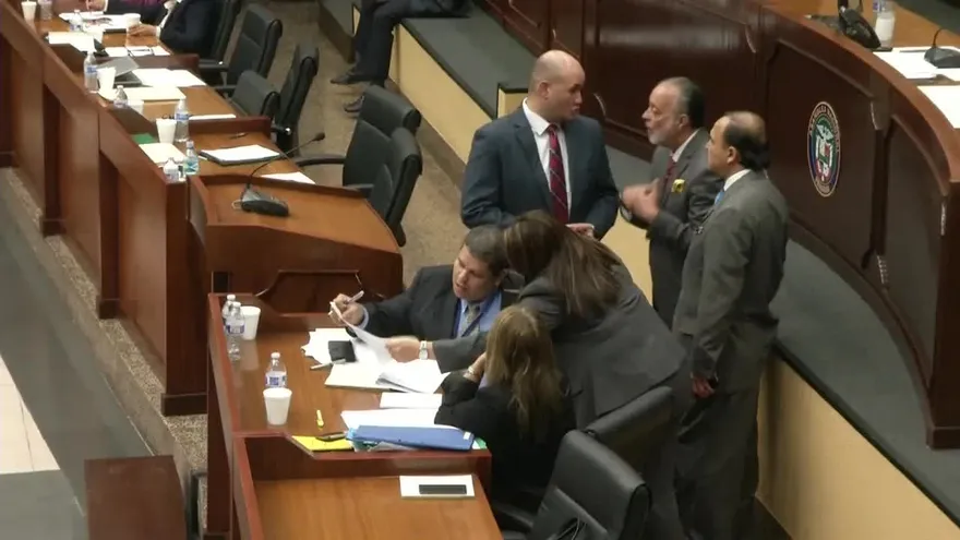 Varios temas paralizan debate del quinto bloque de reformas electorales