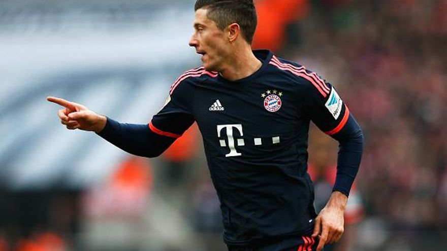Robert Lewandowski celebra el gol anotado