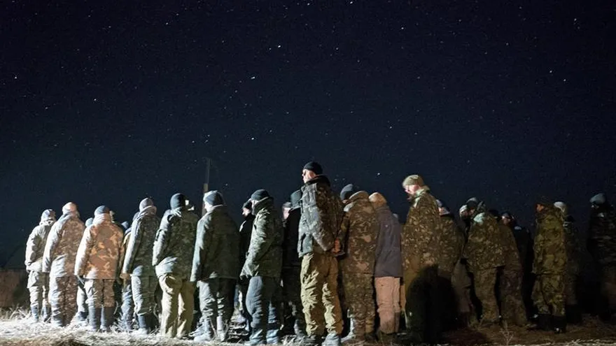 Prisioneros ucranianos permanecen en Frunze, cerca de Lugansk, el 21 de febrero del 2015 (reutilizada el 27 de diciembre del 2017).