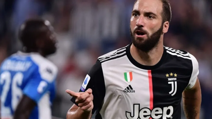 Gonzalo Higuiaín abandona cuarentena en Italia