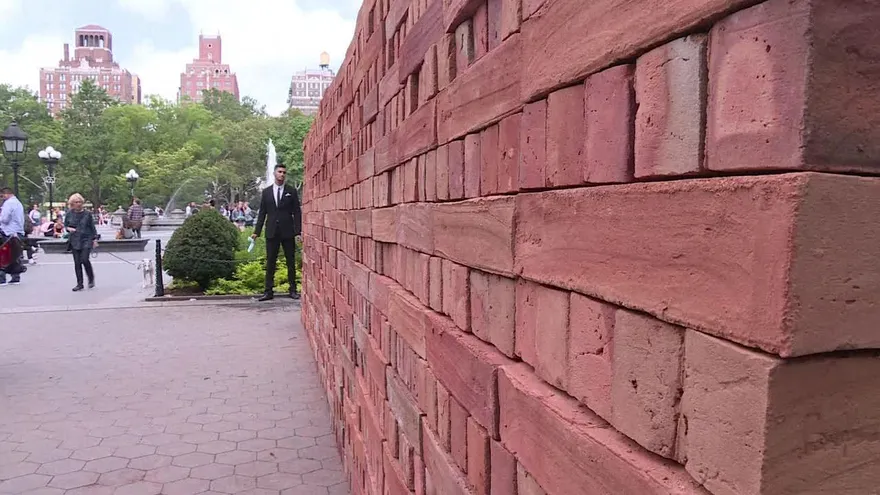 Un muro 100% mexicano construido y destruido en Nueva York