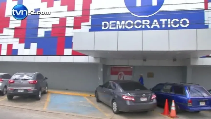 PRD se reúne para tratar tema de elección de De León