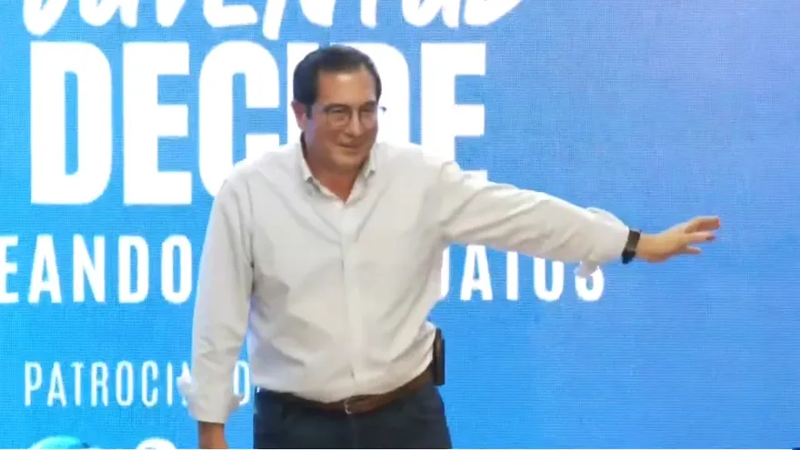 Martín Torrijos realiza conversatorio con jóvenes