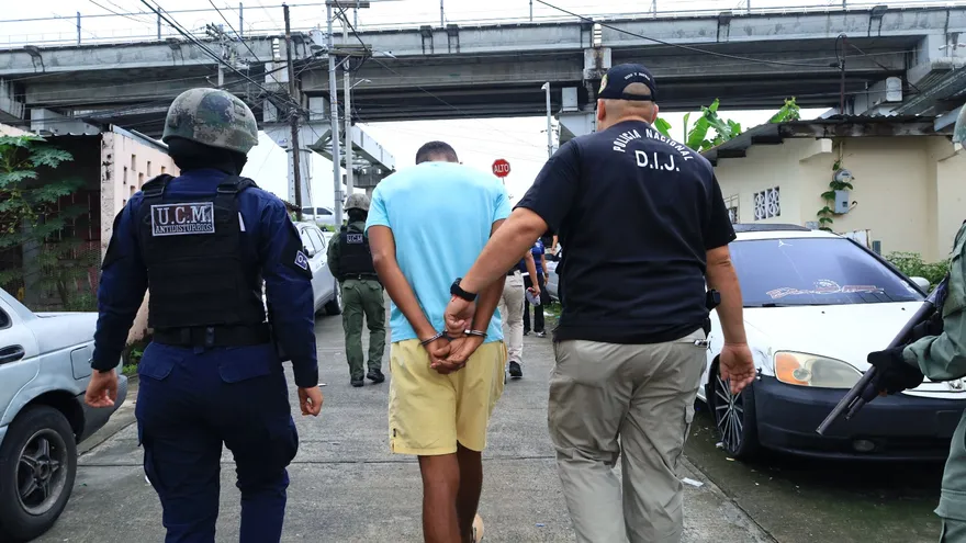 Uno de los aprehendidos en el operativo para desarticular a red que atraía a mujeres con falsas ofertas de empleo