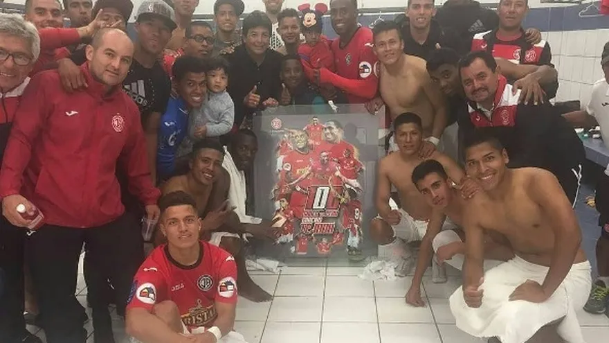 Luis Tejada anotó su gol 100 con el Juan Aurich