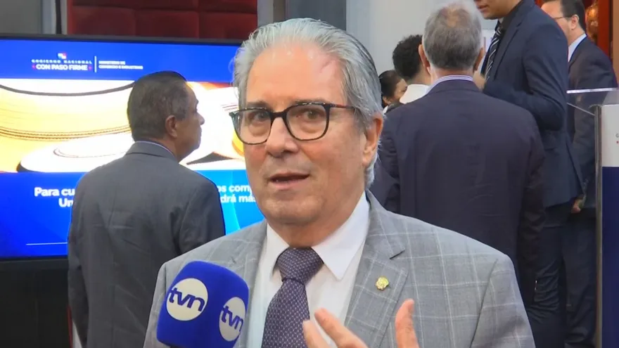 El ministro de Salud, Fernando Boyd indicó que lo que se busca es que el panameño sepa lo que está consumiendo.