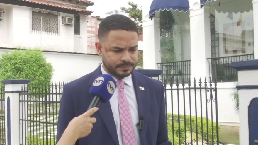 El diputado Betserai Richards.