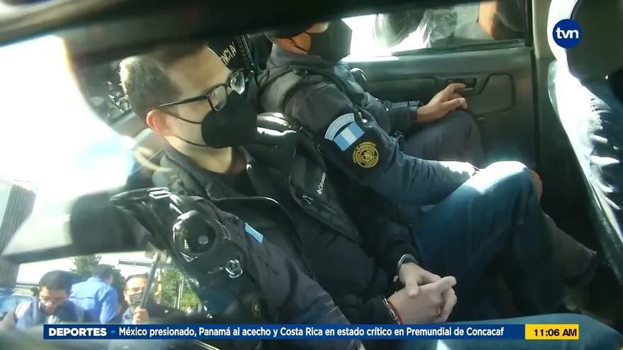 Luis Enrique Martinelli Linares fue revisado por personal médico antes de ser extraditado