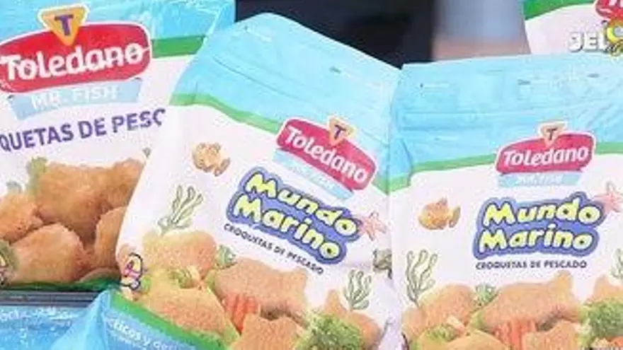 Pasta Alfredo con deditos de pescado apanados
