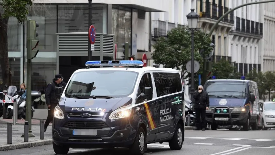 Vehículo de la policía que supuestamente transportó al exvidepresidente de Cataluna, Oriol Junqueras a una audiencia  hoy 4 de enero del 2018.