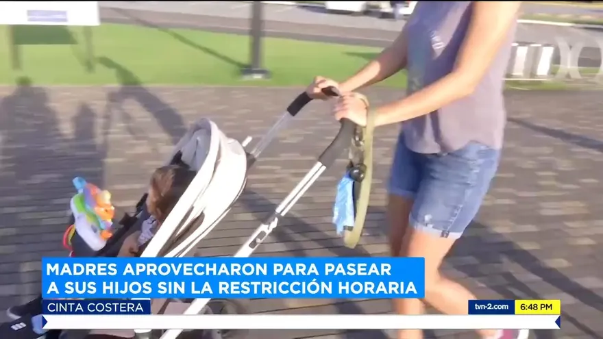 Madres aprovechan este lunes para salir con sus hijos y pasear a sus mascotas