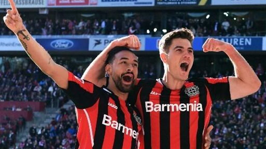Cuatro tantos de Schick en media hora para goleada del Leverkusen.
