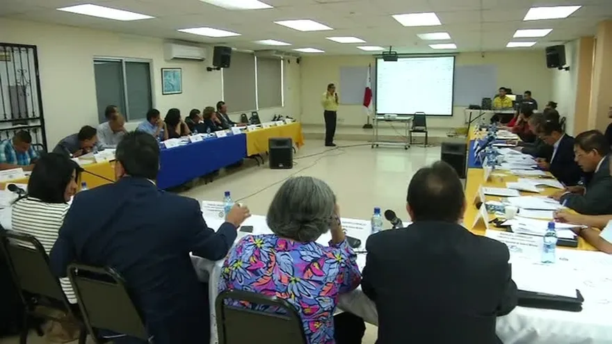 Discusión de salario mínimo en recta final