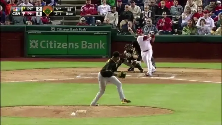 Carlos Ruíz con hit y remolcada