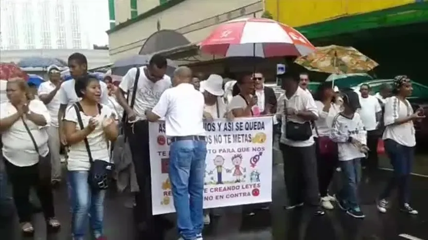 Realizan marchan en contra de educación sexual en Panamá