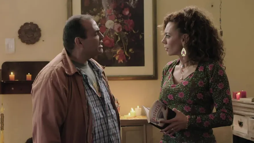 La Gloria de Lucho - Capítulo 24 - Lucho está cerca de engañar  a Gloria con otra mujer. ¿Lo hará?