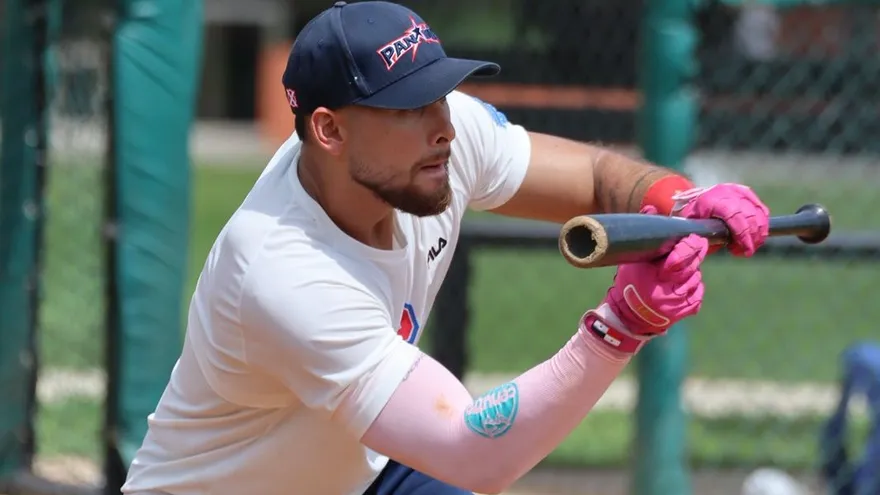 Pelotero de la Selección de Béisbol de Panamá en entrenamiento