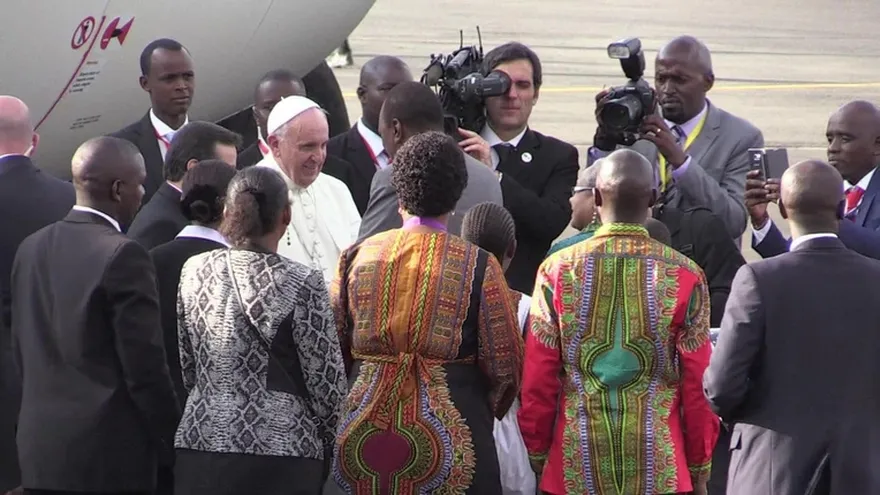 Papa inicia en Kenia su primera gira por África