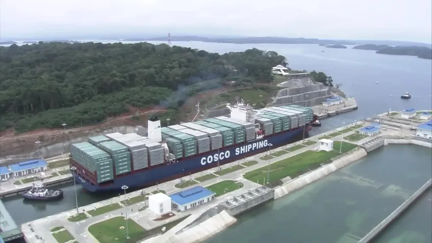 Nuevo récord de carga por el canal ampliado