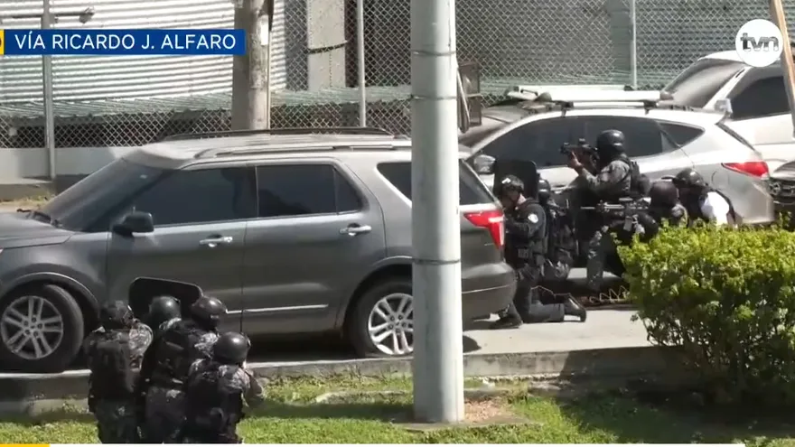 ¿Qué se encontró dentro del vehículo tras persecusión policial en la vía Ricardo J. Alfaro?