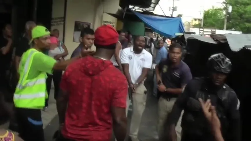 Trifulca en operativo de Aduanas en Calidonia