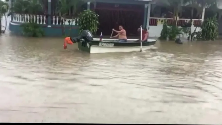 Moradores de Plaza Valencia son víctima de las inundaciones