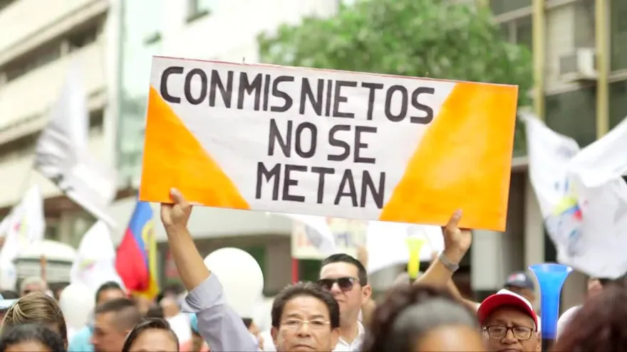 Miles de católicos rechazan matrimonio igualitario en Ecuador