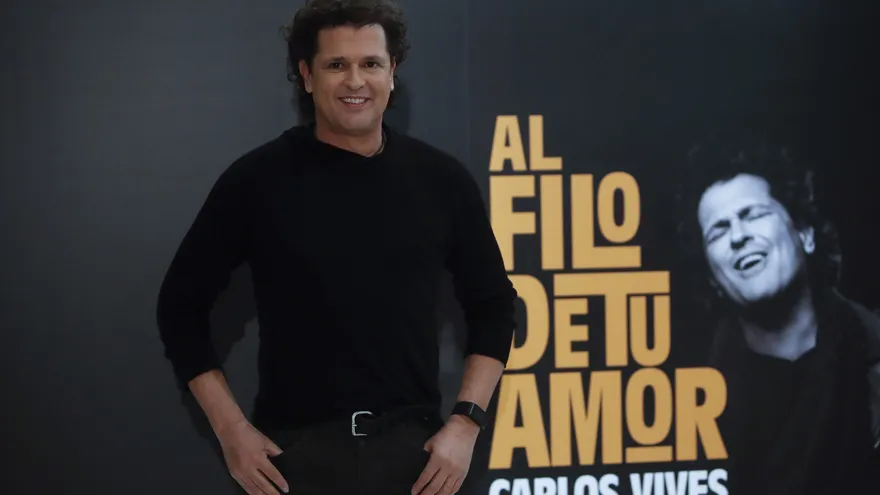 El cantante colombiano Carlos Vives posa durante una entrevista con Efe ante su próxima gira por España.