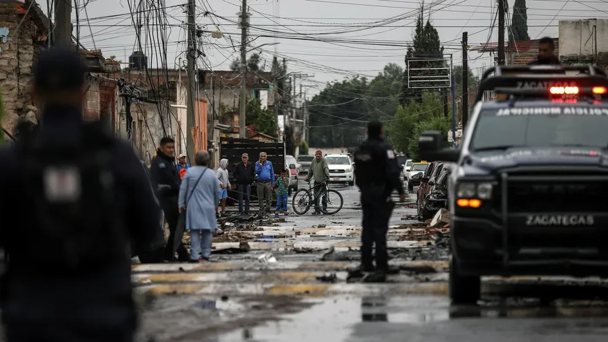 México atribuye coche bomba a disputa entre cárteles del narcotráfico.