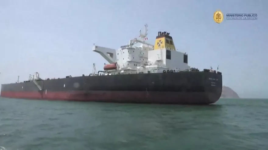 Justicia prohíbe salir de Perú a cuatro directivos de Repsol por derrame de crudo