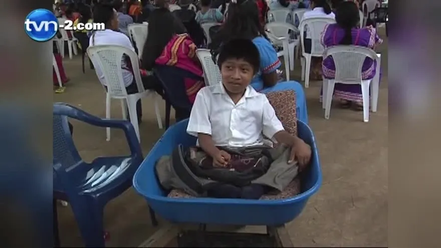 Niño en la Comarca Ngäbe-Buglé necesita silla de rueda para trasladarse más cómodo