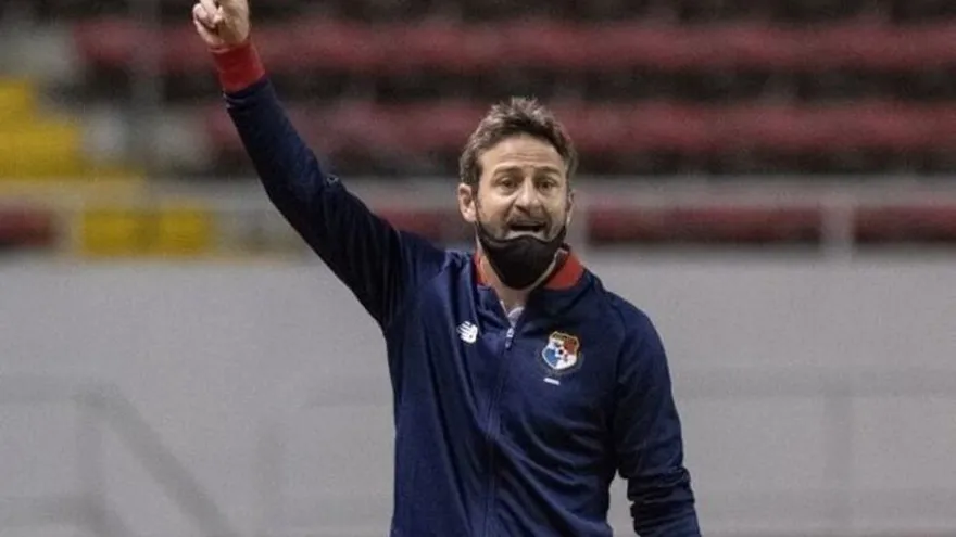 Christiansen confirma viaje a España para observar a jugadores panameños