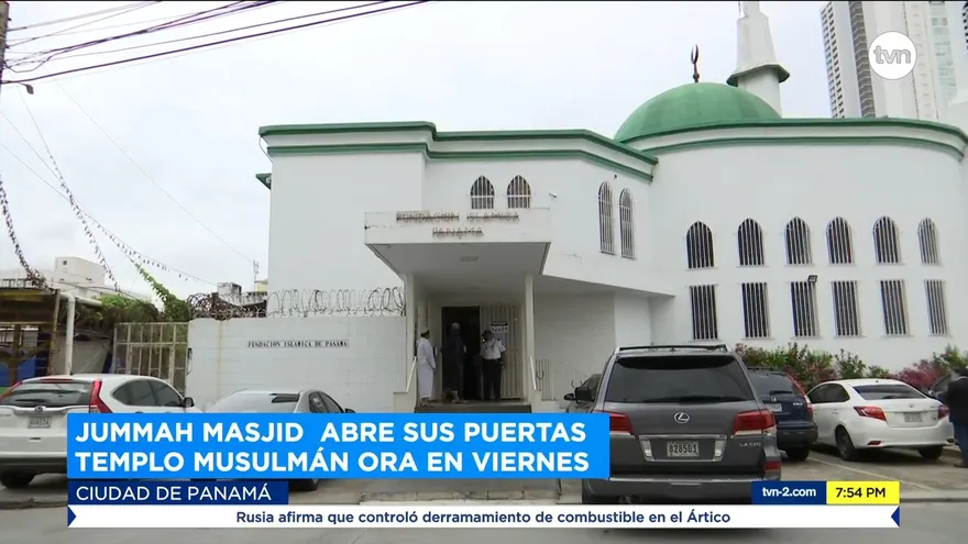 Templo musulmán abre sus puertas e inicia rezos