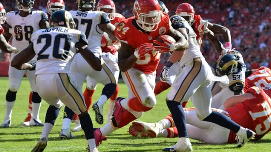 Chiefs atacaron sin piedad a los Rams