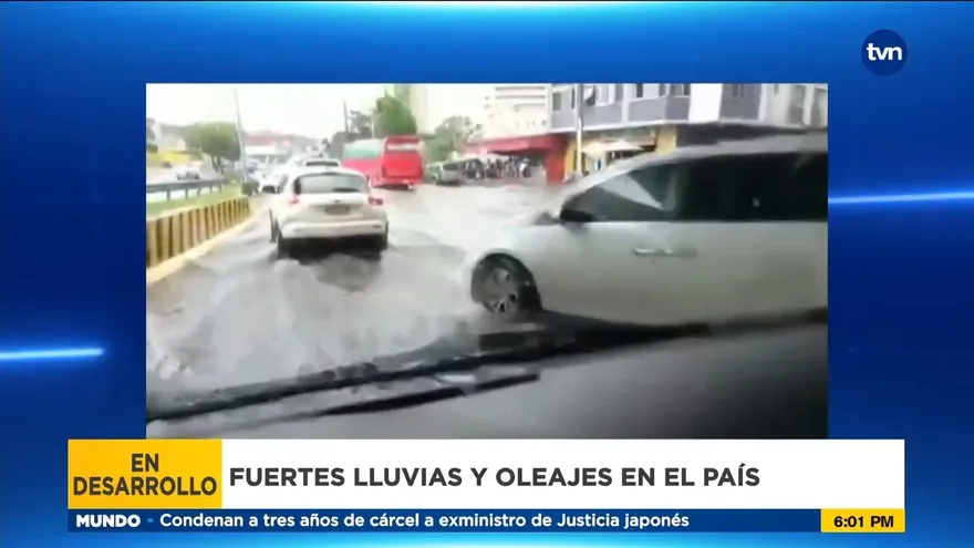 Lluvias vuelven a inundar varias vías en la capital