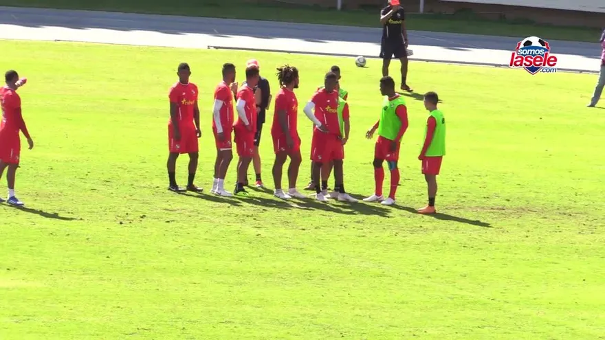 Román Torres seguirá jugando hasta Qatar