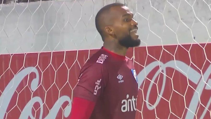 Nacional de Luis "Manotas" Mejía, sufrió un duro revés en el fútbol uruguayo
