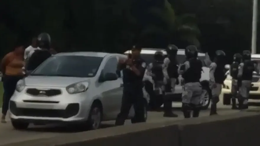 Persecución en el Corredor Sur termina con la retención de un vehículo. Fotografía tomada de Twitter