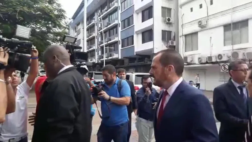 Humbert acude al MP para presentar denuncia por supuestos manejos irregulares en la Asamblea