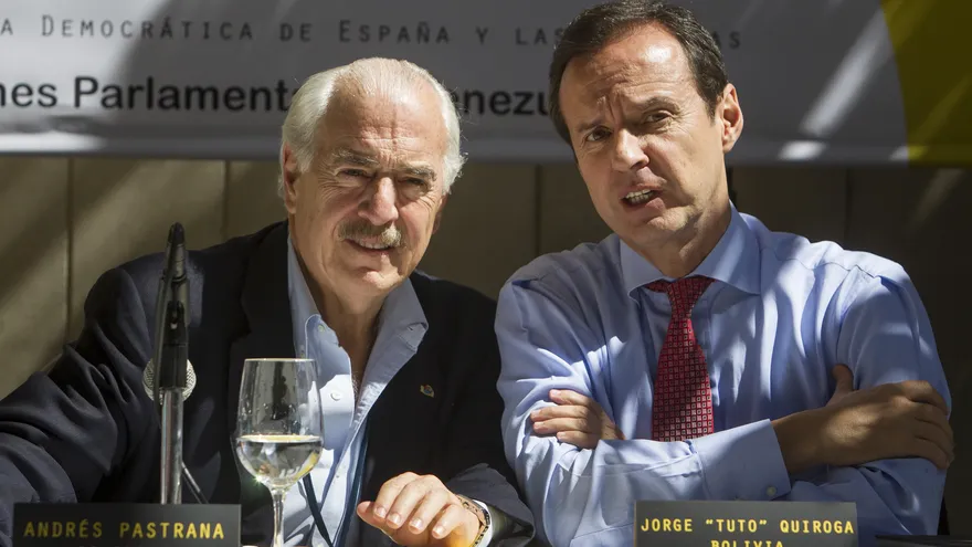 Los expresidentes de Colombia Andrés Pastrana y Bolivia Jorge Quiroga permanecen retenidos en una sala del aeropuerto internacional de La Habana tras su llegada a Cuba para recoger mañana el Premio Payá, entregado por la Red Latinoamericana de Jóvenes por la Democracia, informó a Efe Rosa María Payá.