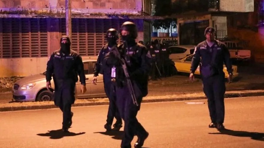 La Policía Nacional durante el toque de queda